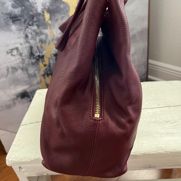 NWOT Vince Camuto Teri Leather Hobo Shoulder Bag in Deep Red - Picture 5 of 15
